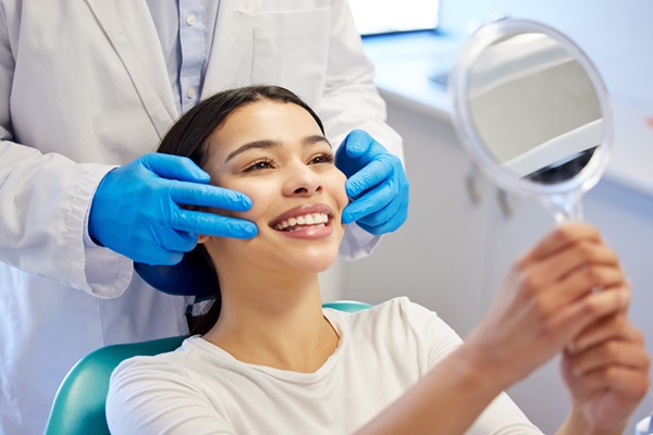 How Cosmetic Dentistry Can Address Stained Teeth