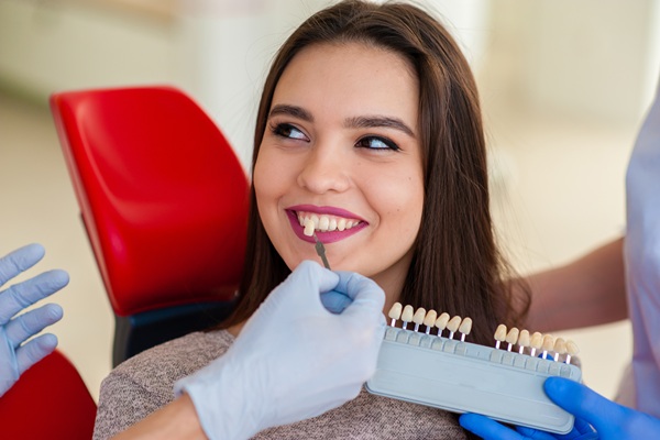 Issues A Cosmetic Dentist Can Fix With Dental Veneers